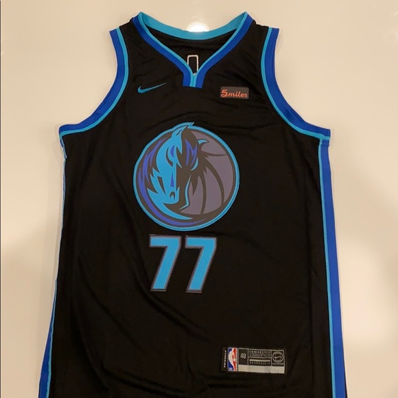 LUKA DONCIC JERSEY - Picture 2 of 2